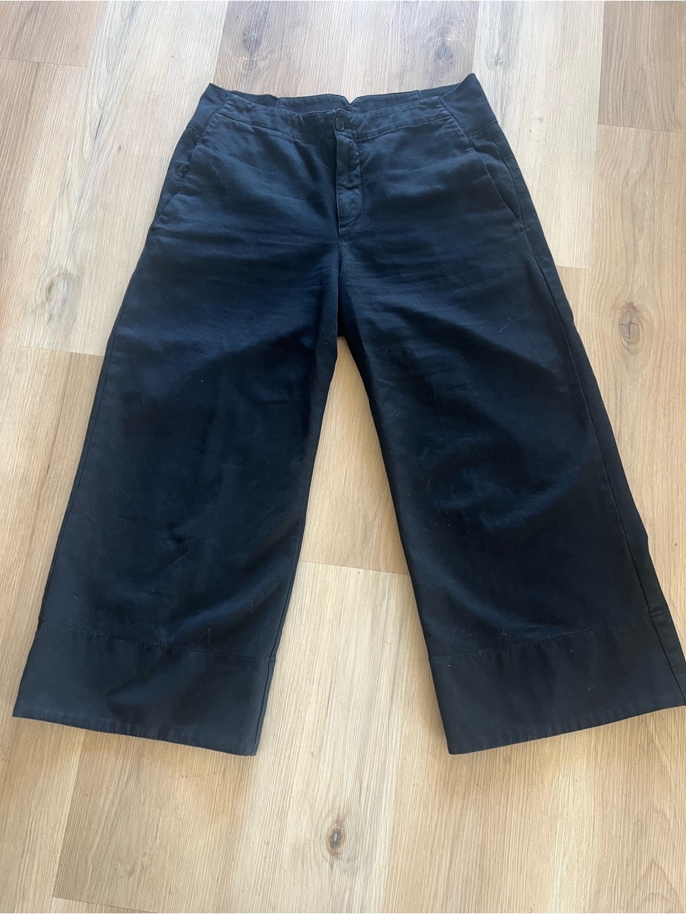 European Culture Black Cropped Pants • M/L
